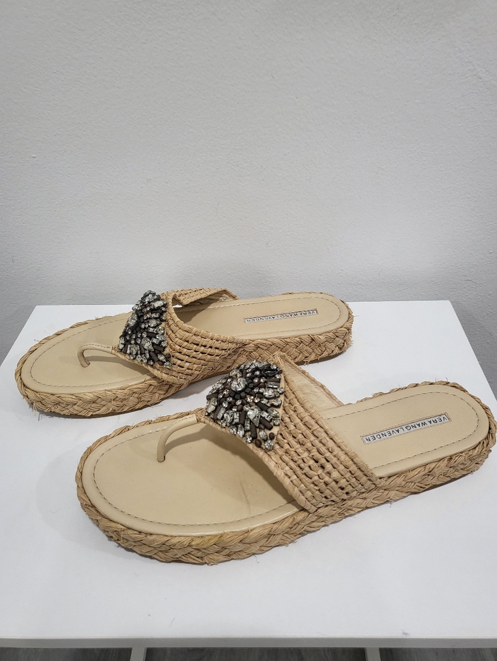 RARE Vera Wang Lavender Tan Raffia + Leather Embellished Platform Sandals - Sz 9